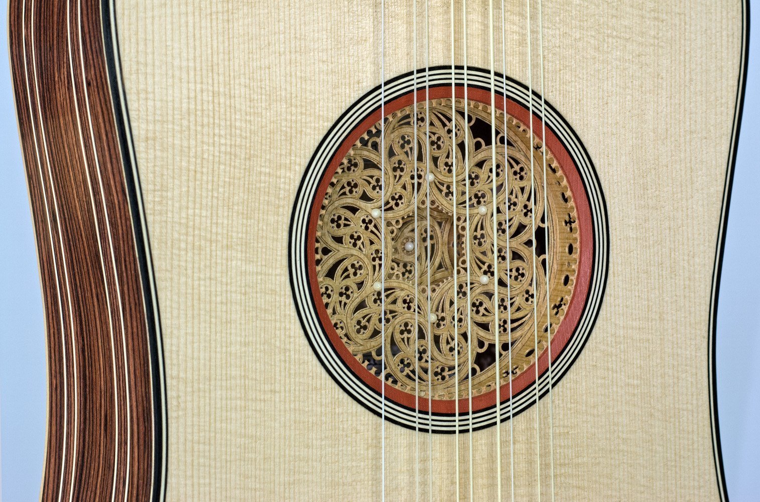 5-course baroque guitar with kingwood sides: rose view in perspective