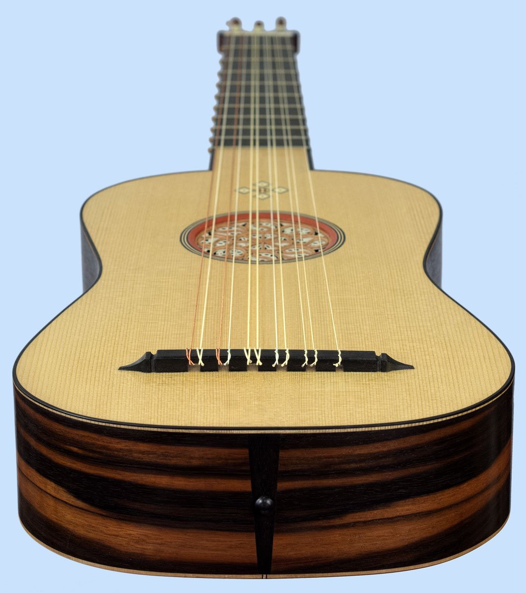 Flat-back vihuela in E or D, SL 68cm end view