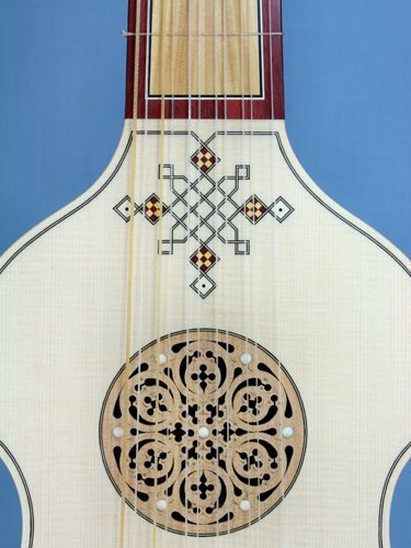 Viola da mano 'dai Libri' model rose and larger soundboard inlay detail