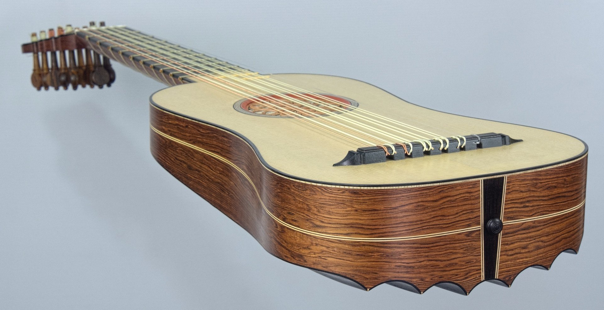Fluted back vihuela end view in perspective