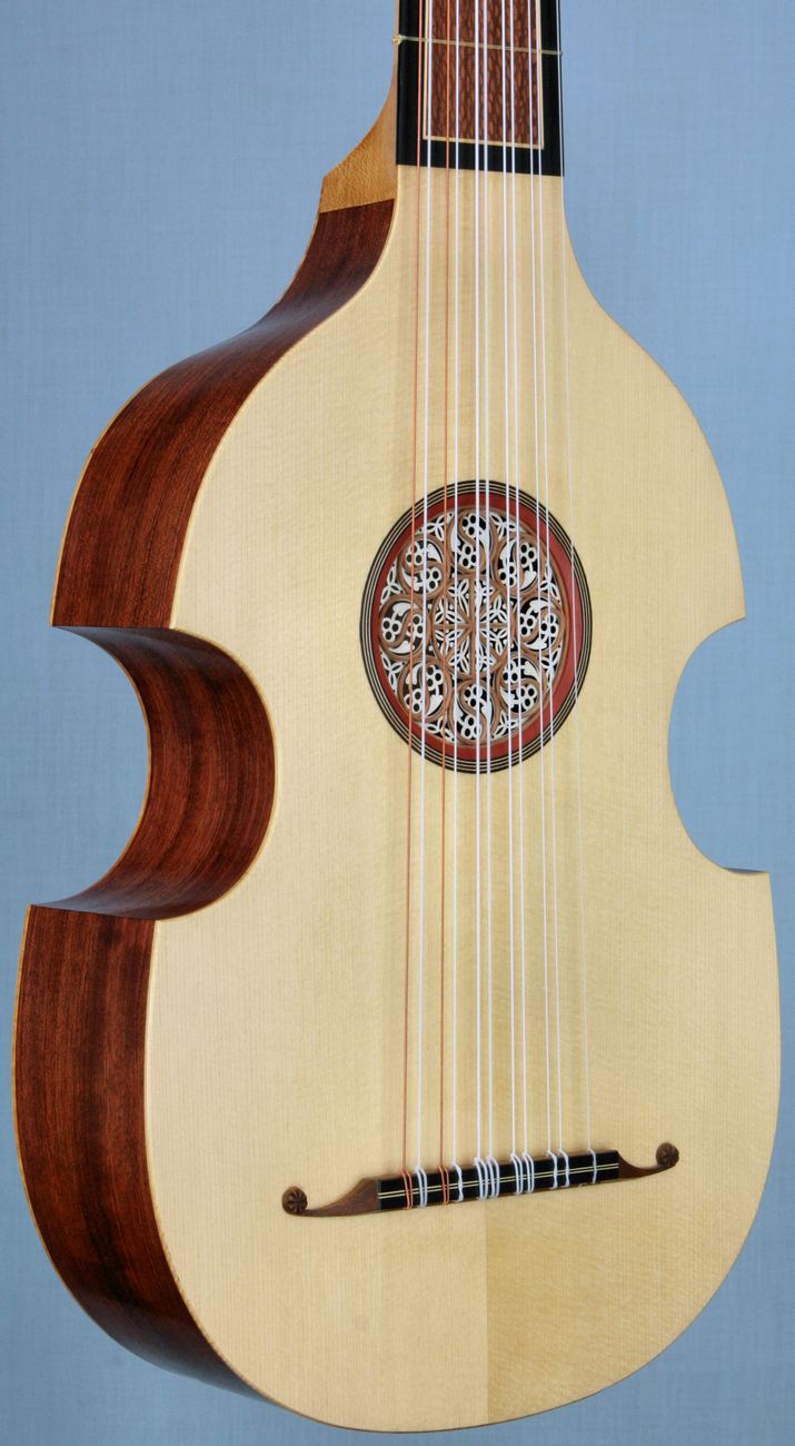 Viola da mano body in perspective view