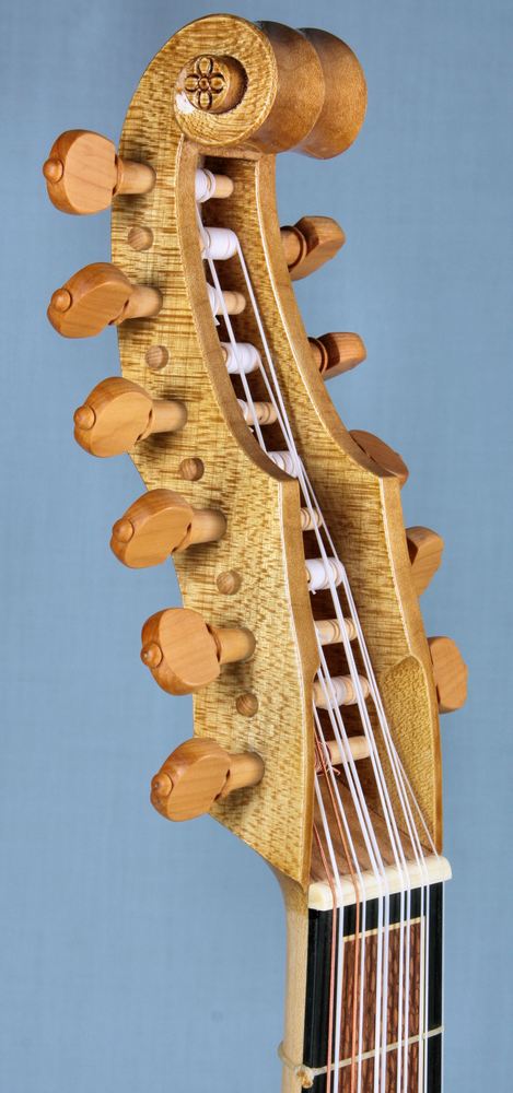 Viola da mano peghead in perspective view