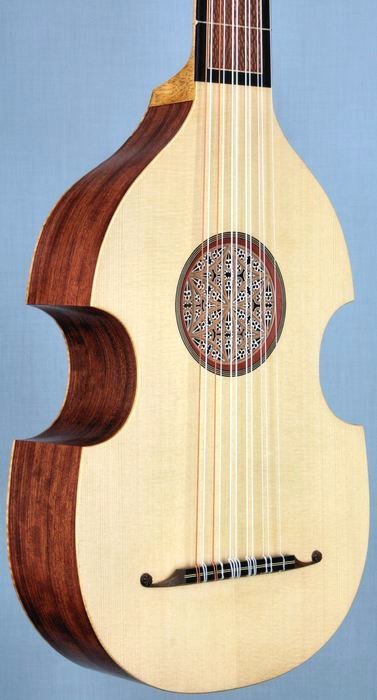 Viola da mano body in perspective view